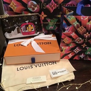 Louis Vuitton MINI POCHETTE NIB🎁 perfect gif!
